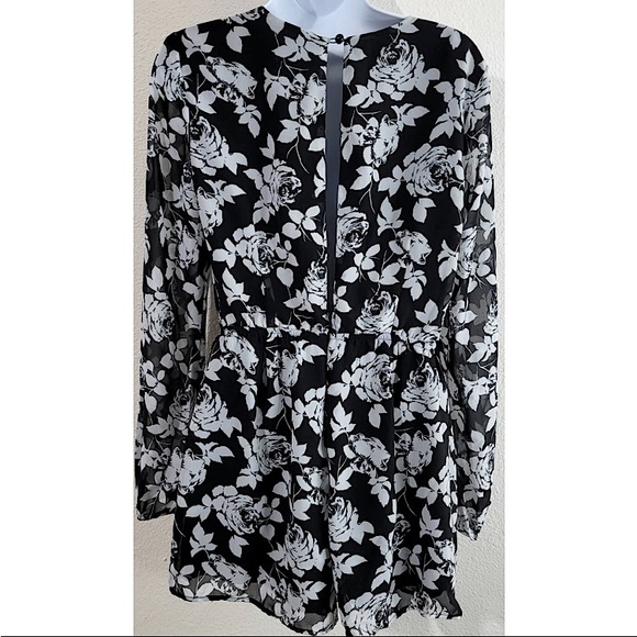 Love…Ady Black & White Floral Romper - Picture 2 of 4